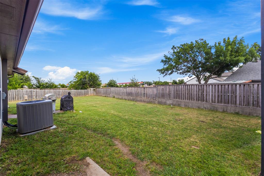 8800 Crestbrook Drive Property Photo 3