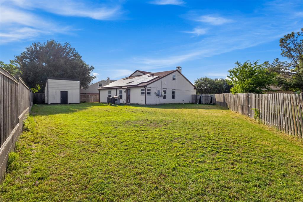 8800 Crestbrook Drive Property Photo 4