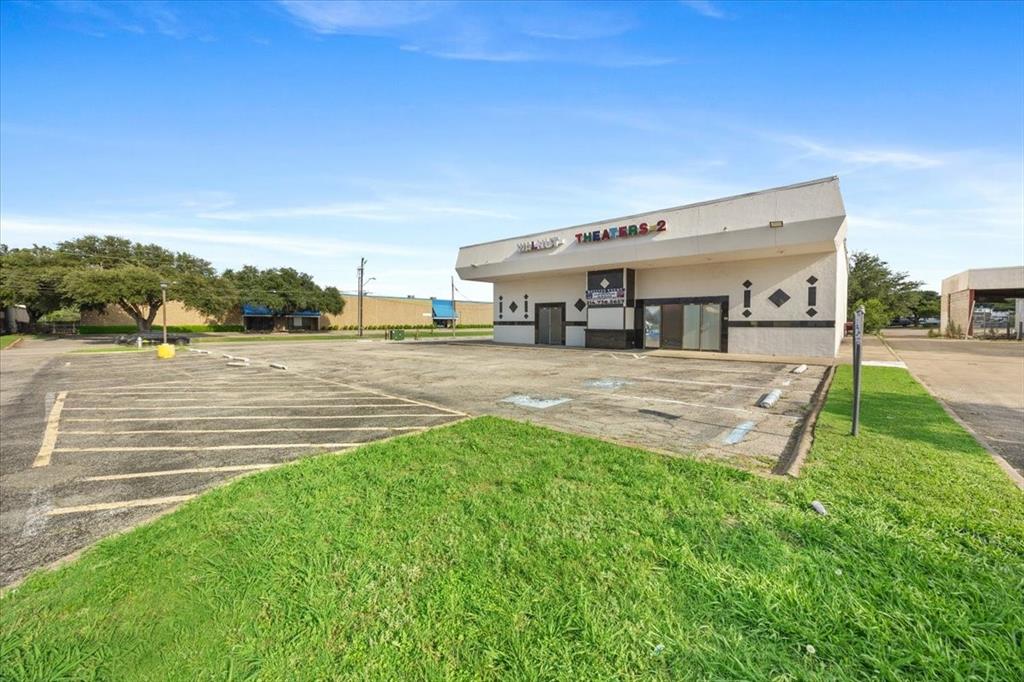 3310 W Walnut Street Property Photo 2