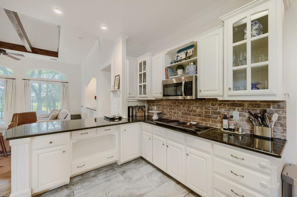 6912 Creekside Lane Property Photo 11