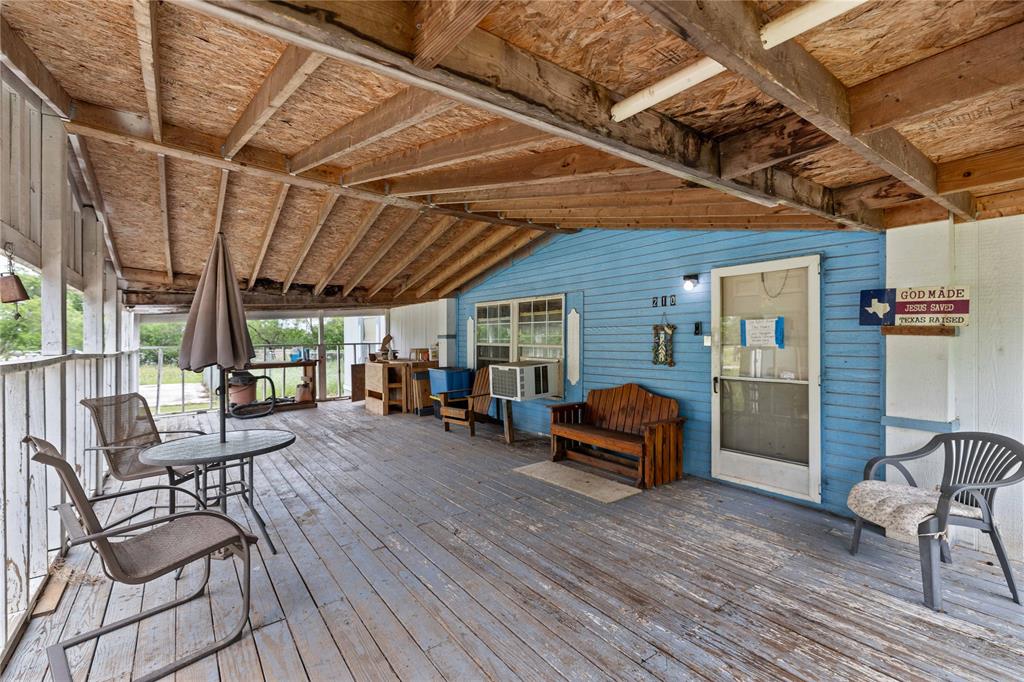 210 7th Street Property Photo 4