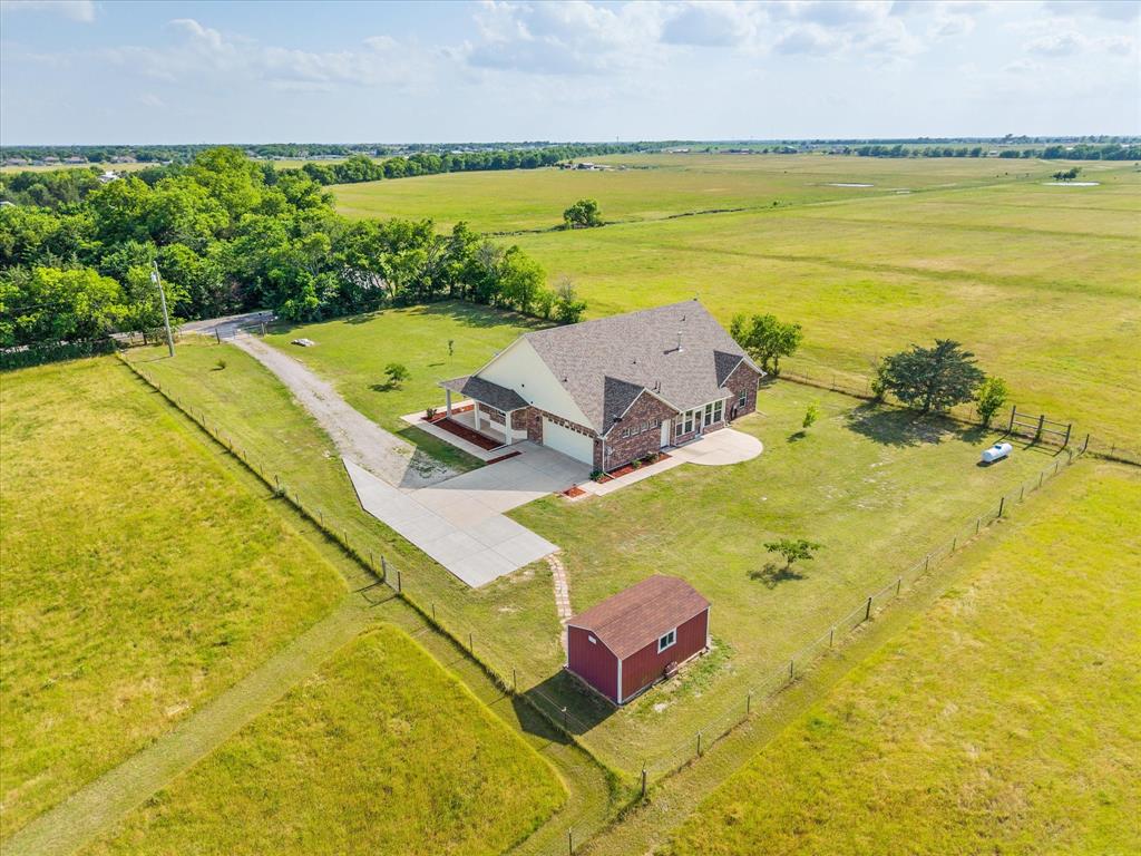 1610 County Road 2712 Property Photo 3