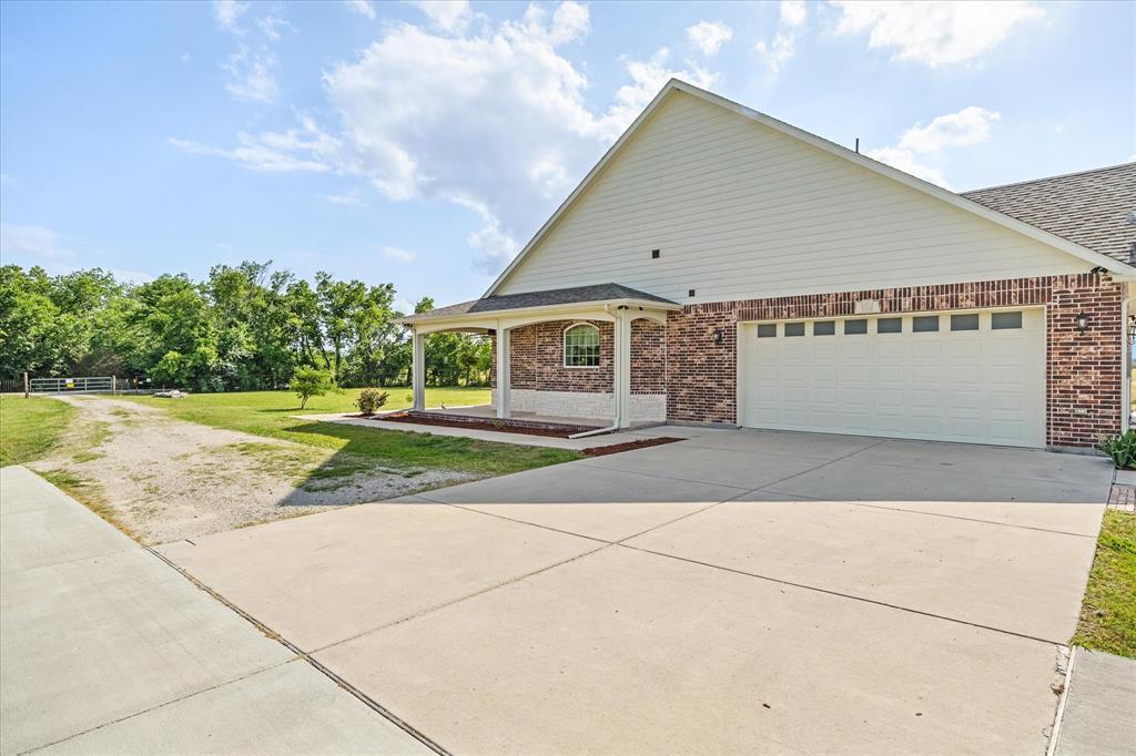 1610 County Road 2712 Property Photo 11