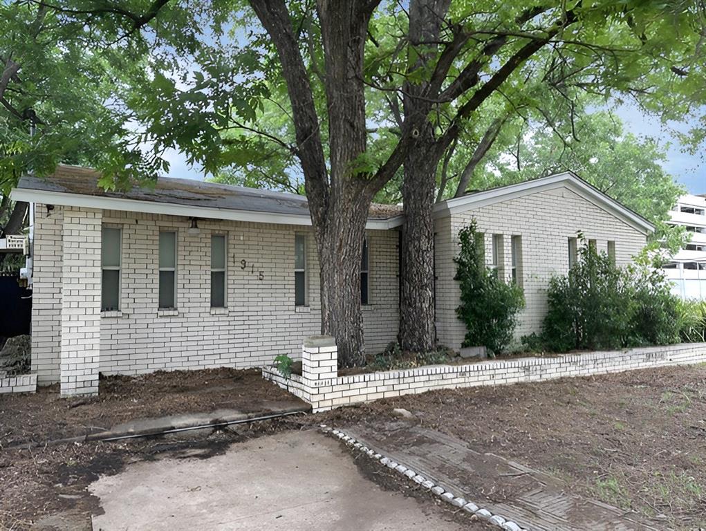 1915 Prairie View Drive