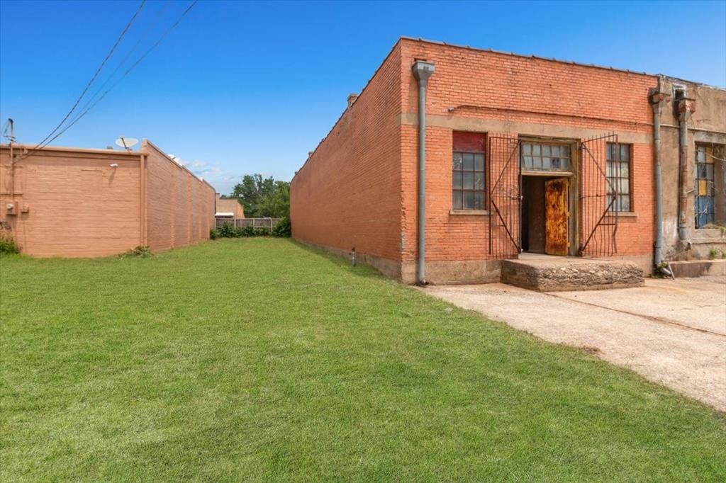 122 W Woodard Street Property Photo 1