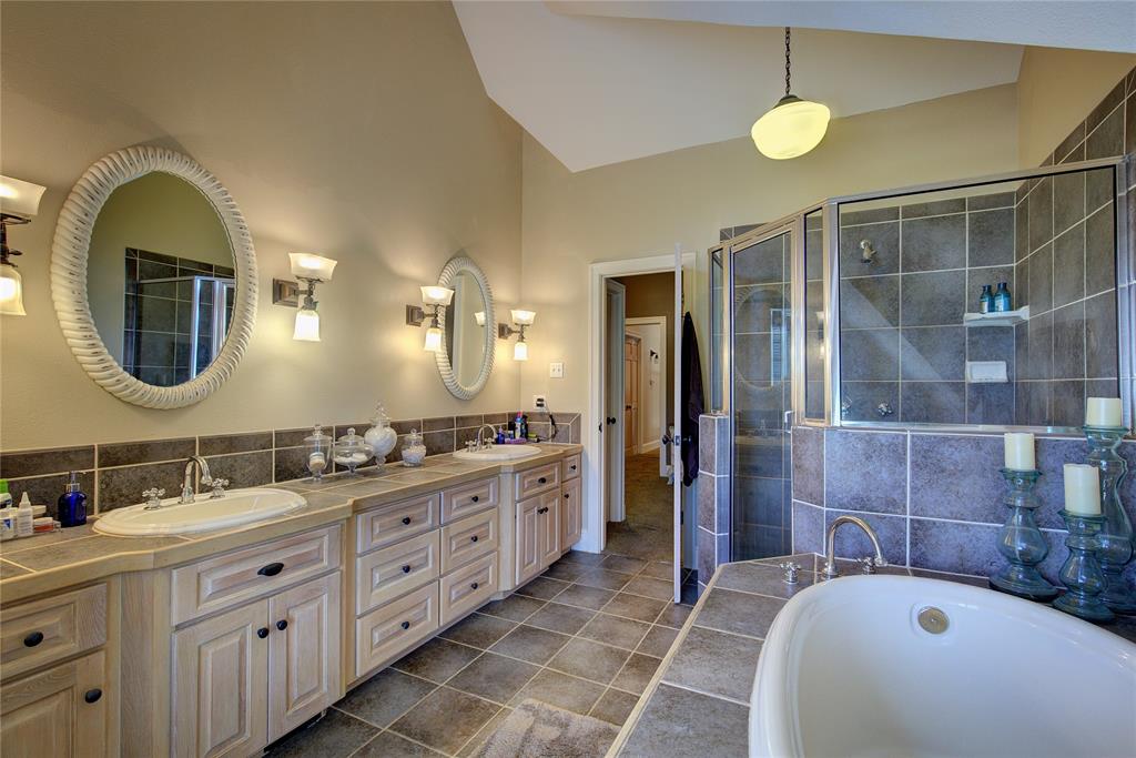 2 Jennifer Lane Property Photo 27