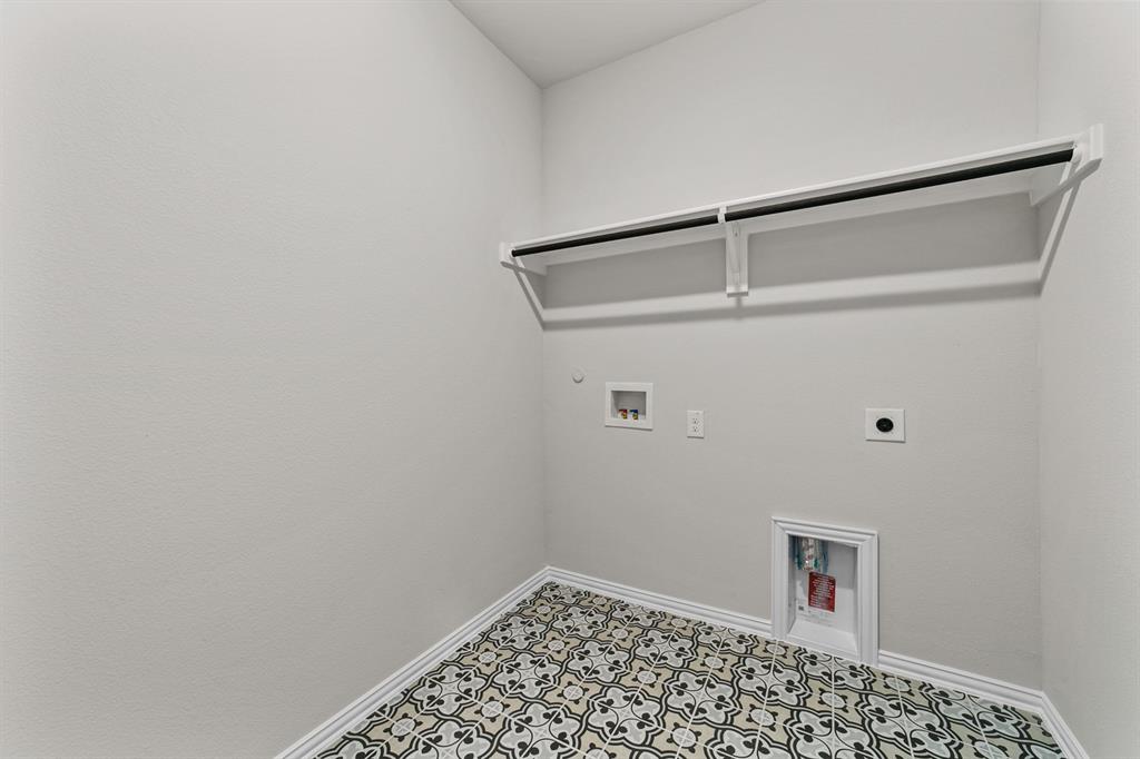 610 Stone Hollow Drive Property Photo 6