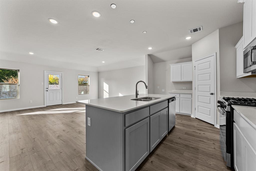 615 Forest Haven Drive Property Photo 3