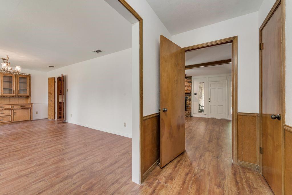 135 S Capri Drive Property Photo 3