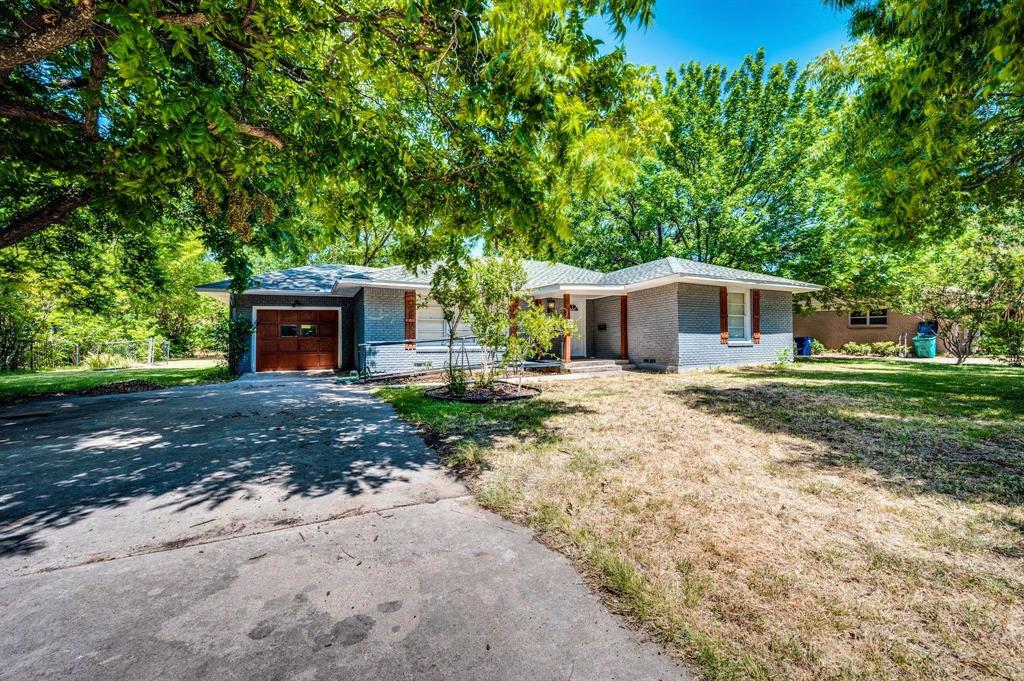 504 John Arden Drive Property Photo 2
