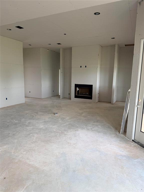 916 Chisolm Trail Property Photo 4