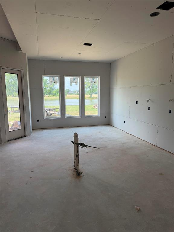 916 Chisolm Trail Property Photo 6