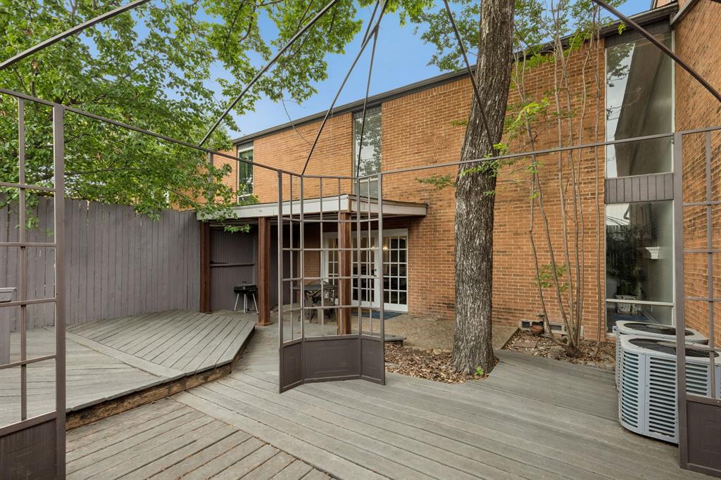 550 E Avenue J A Property Photo 11