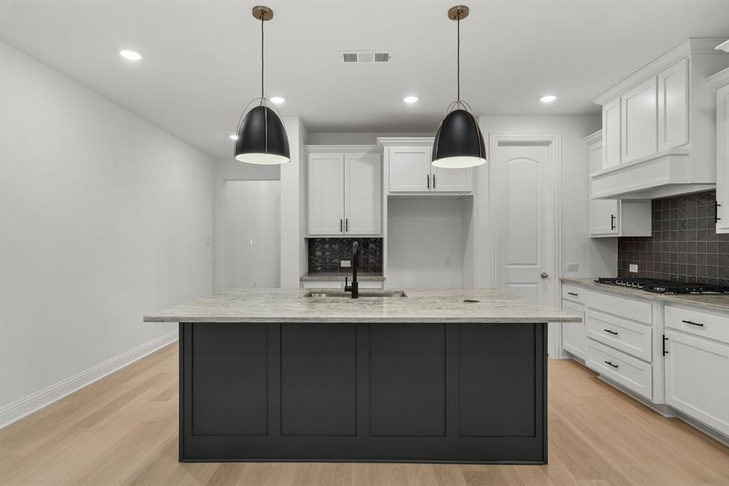 624 Dublin Drive Property Photo 4
