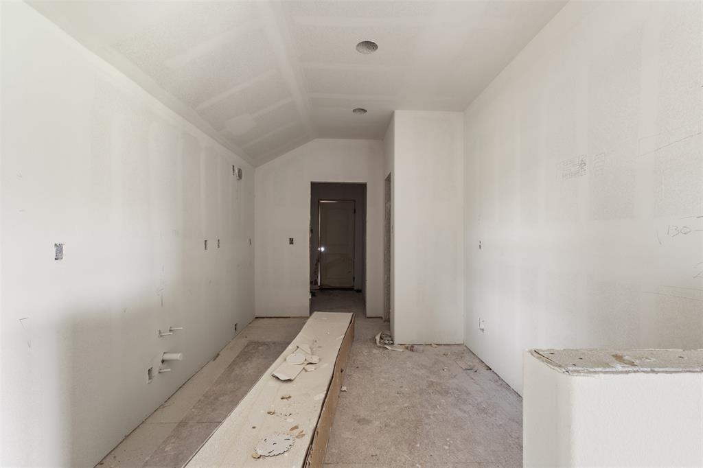 2791 Farm Road 2068 Property Photo 6