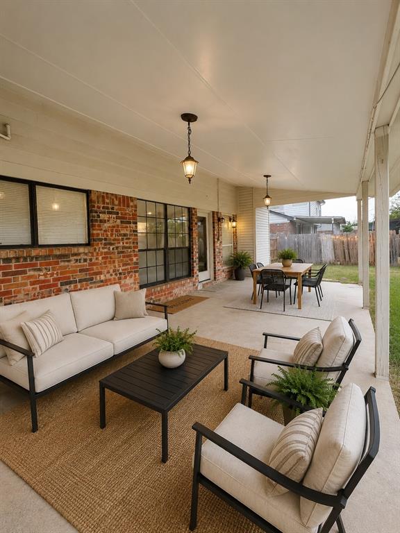 6104 Bay Hill Property Photo 6