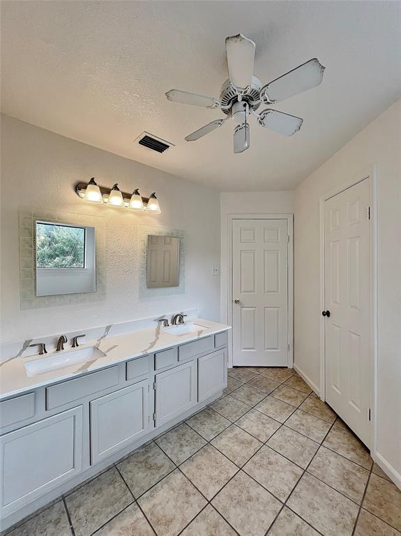 6104 Bay Hill Property Photo 19