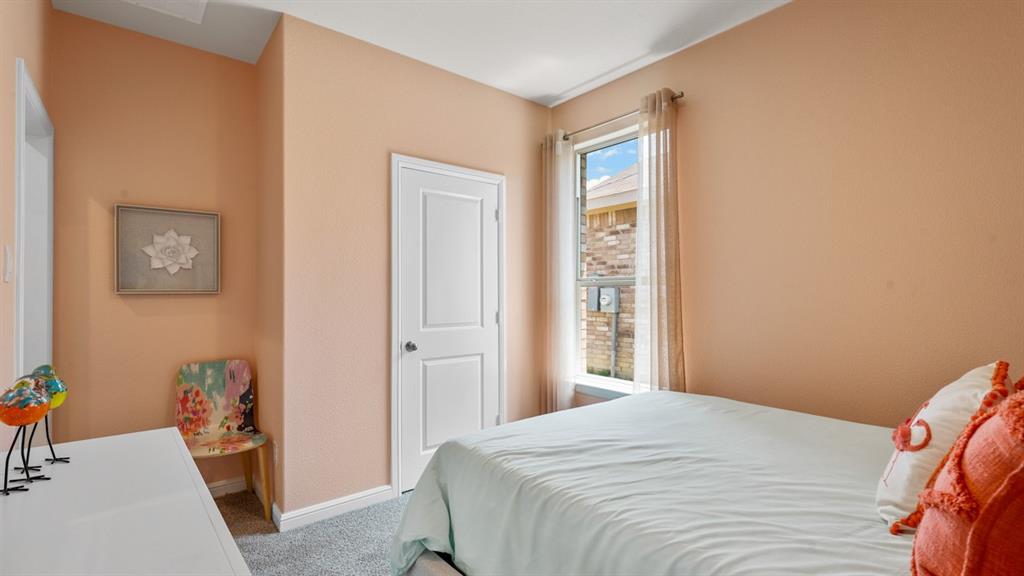 423 Sunday Silence Way Property Photo 31