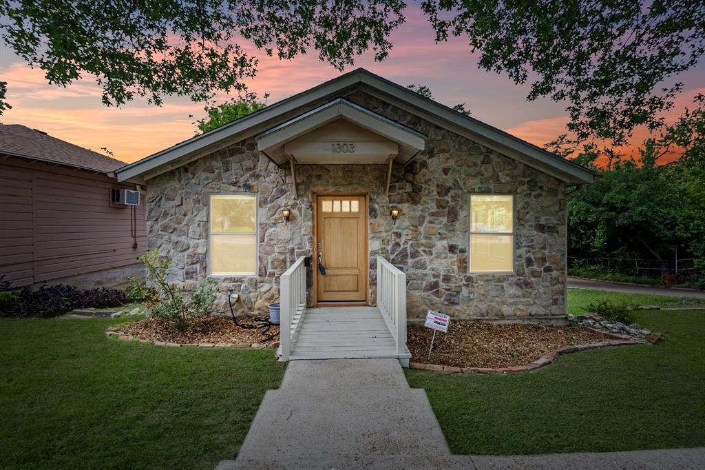 1303 Arizona Avenue Property Photo 1