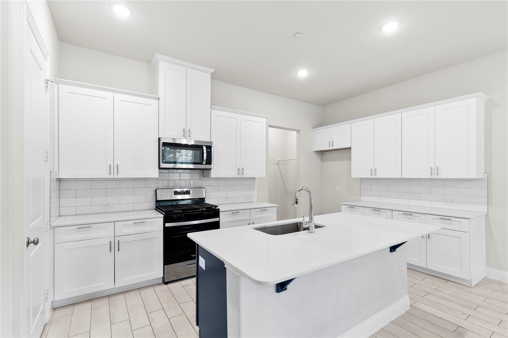 6228 Blythe Drive Property Photo 10
