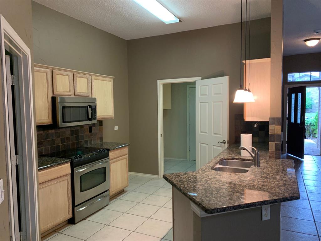 2805 Hawthorne Lane Property Photo 2