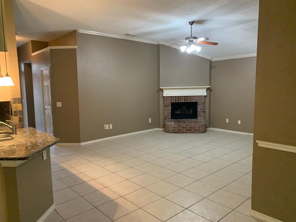 2805 Hawthorne Lane Property Photo 4