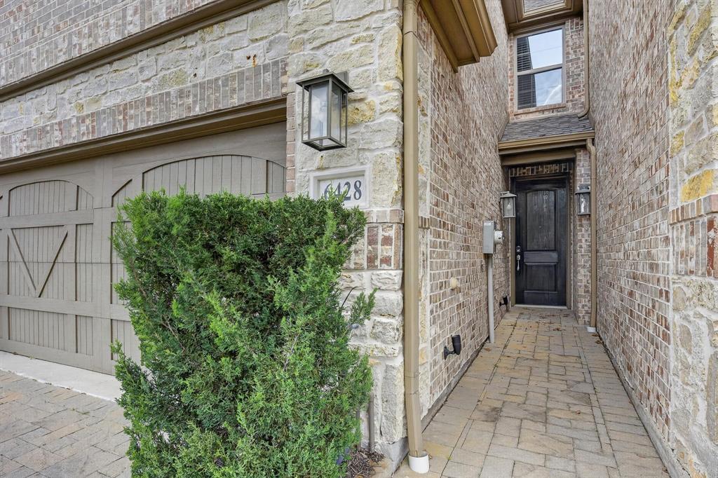 6428 Hermosa Drive Property Photo 3