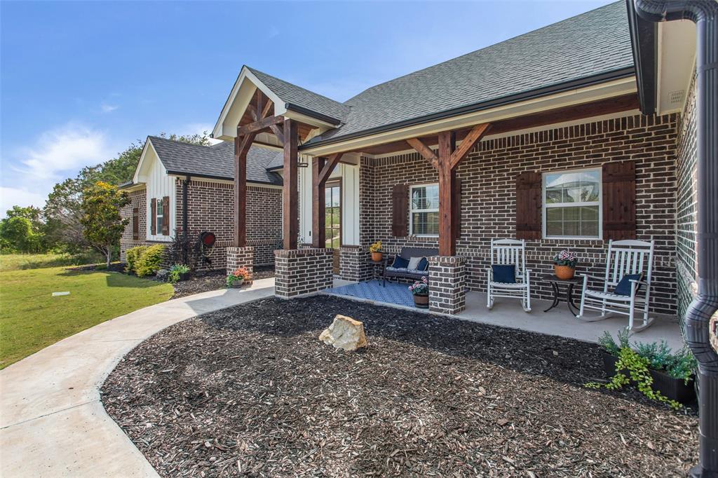 1064 Eagles Bluff Drive Property Photo 3