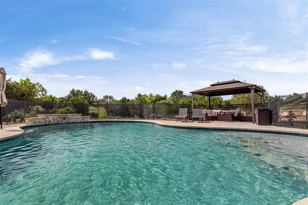1064 Eagles Bluff Drive Property Photo 5