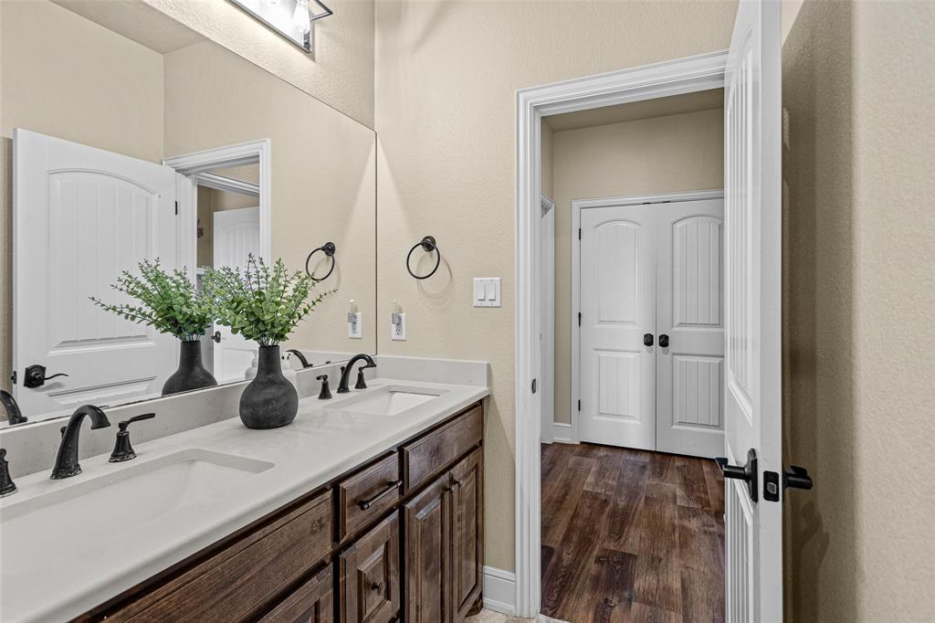 1064 Eagles Bluff Drive Property Photo 31