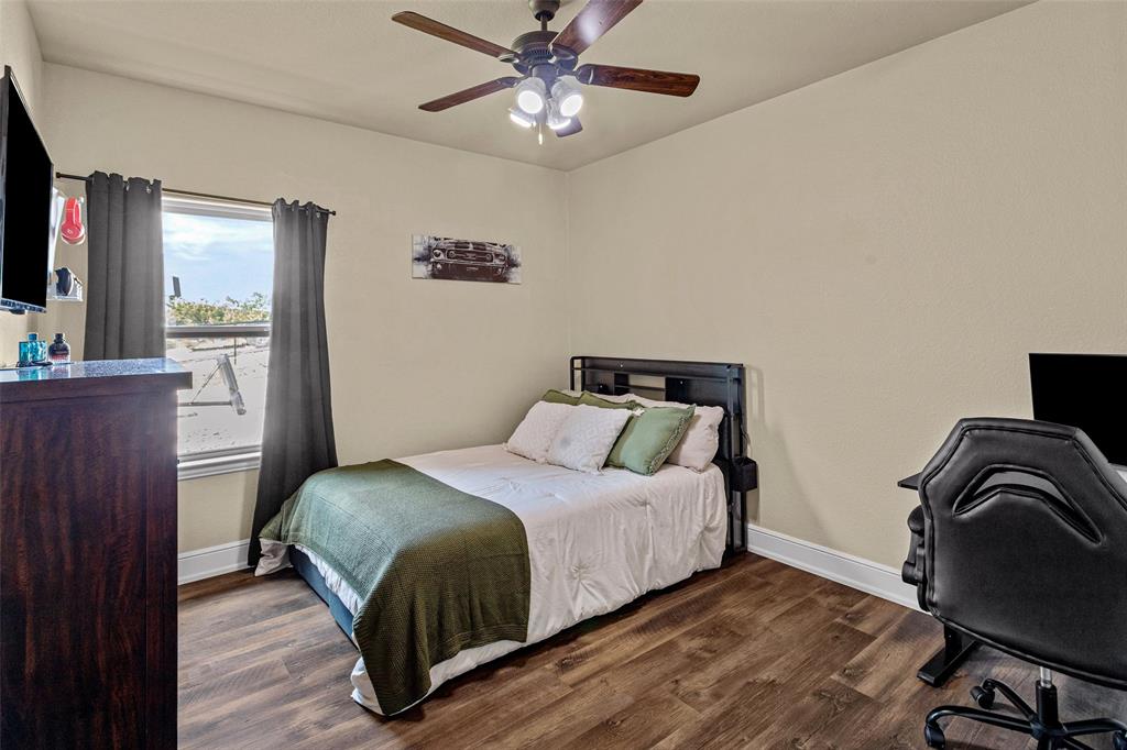 1064 Eagles Bluff Drive Property Photo 32