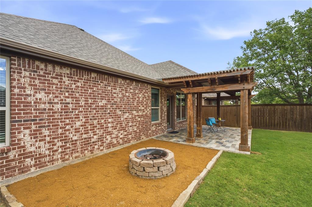 705 Llano Falls Drive Property Photo 18