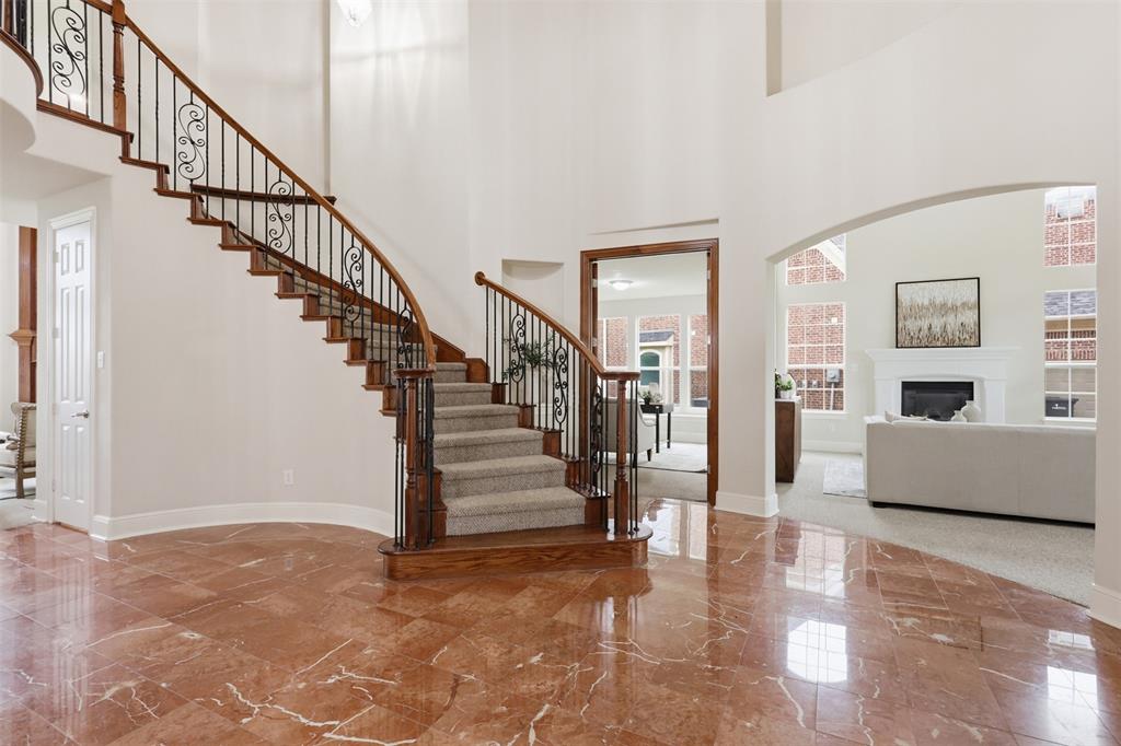 2841 Meadow Ridge Drive Property Photo 4