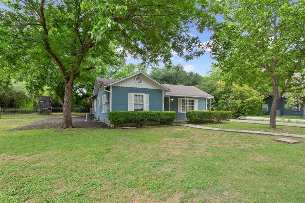 802 Avenue A Property Photo 2