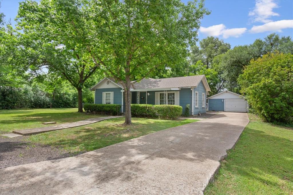 802 Avenue A Property Photo 3