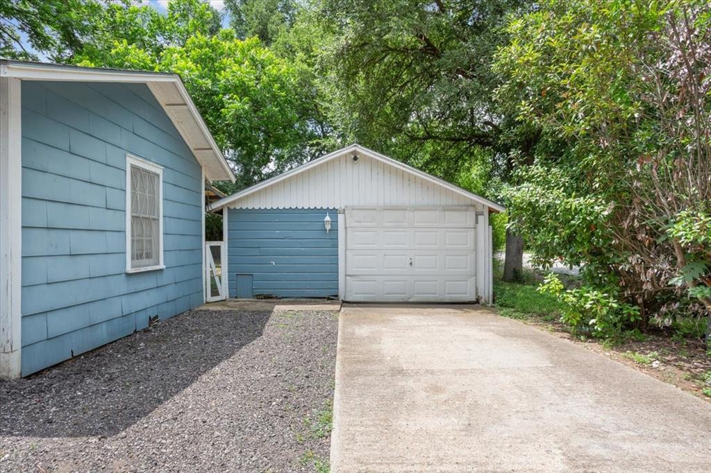 802 Avenue A Property Photo 4