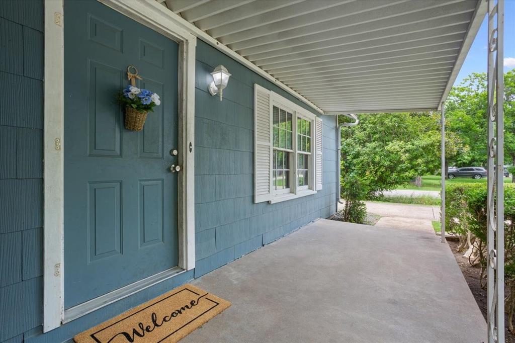 802 Avenue A Property Photo 6