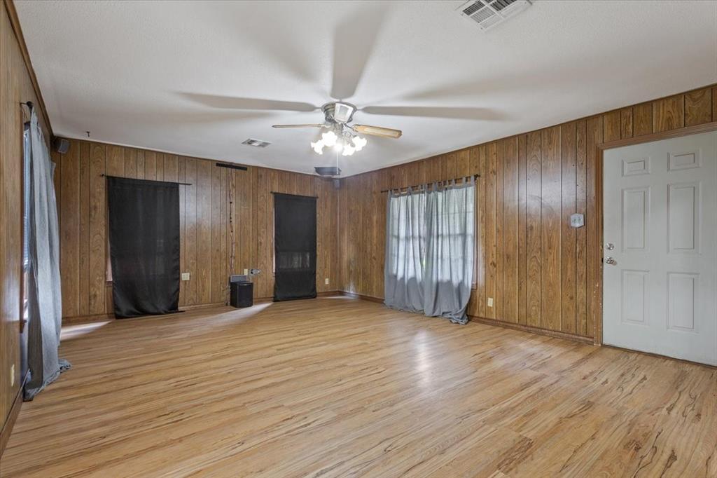 802 Avenue A Property Photo 7