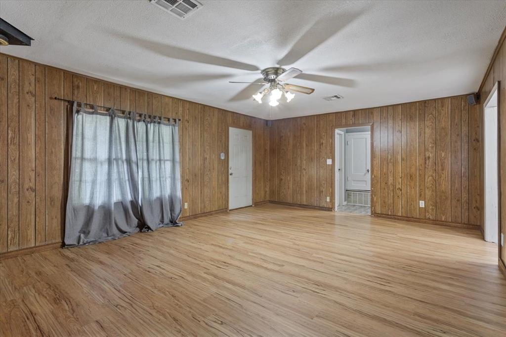 802 Avenue A Property Photo 8