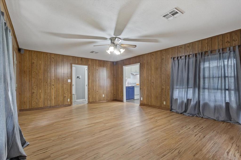 802 Avenue A Property Photo 9