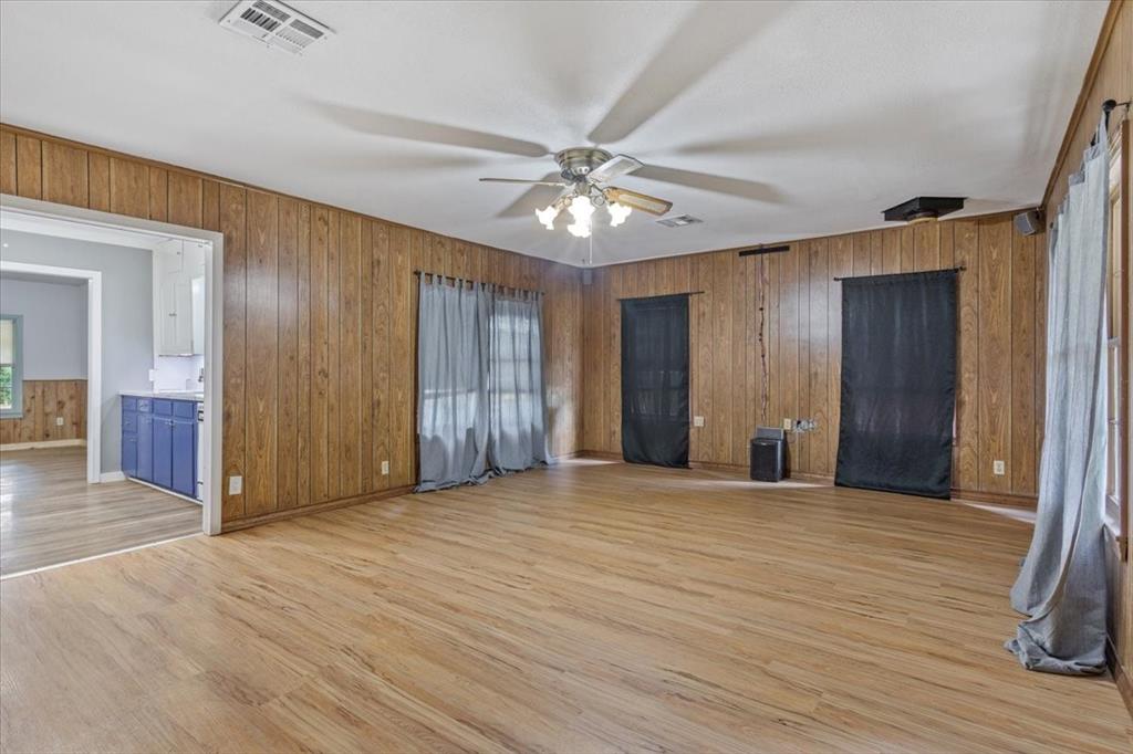 802 Avenue A Property Photo 10