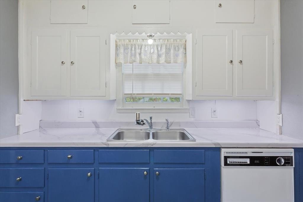 802 Avenue A Property Photo 13