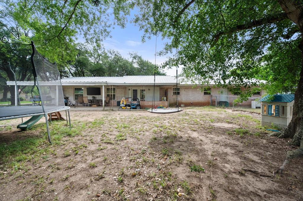 951 Faircrest Drive Property Photo 24