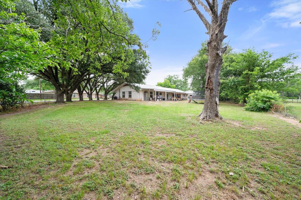 951 Faircrest Drive Property Photo 25