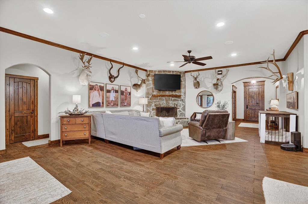 19001 N County Line Road Property Photo 6