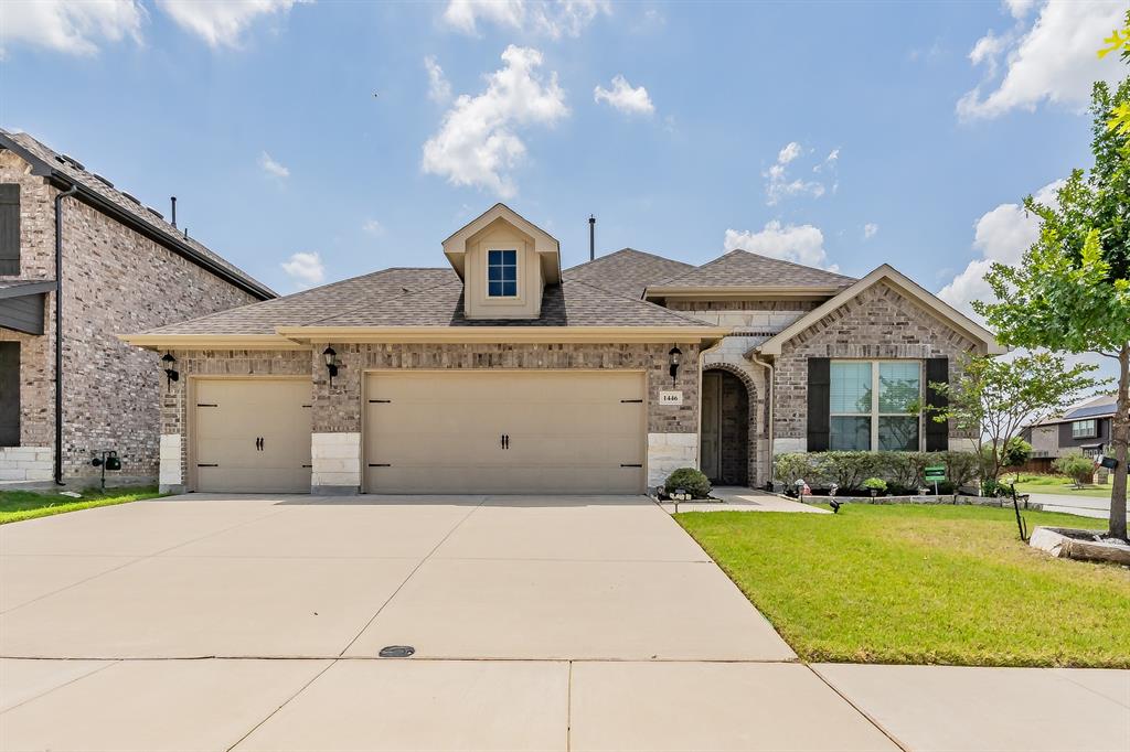 1446 White Water Way Property Photo 2