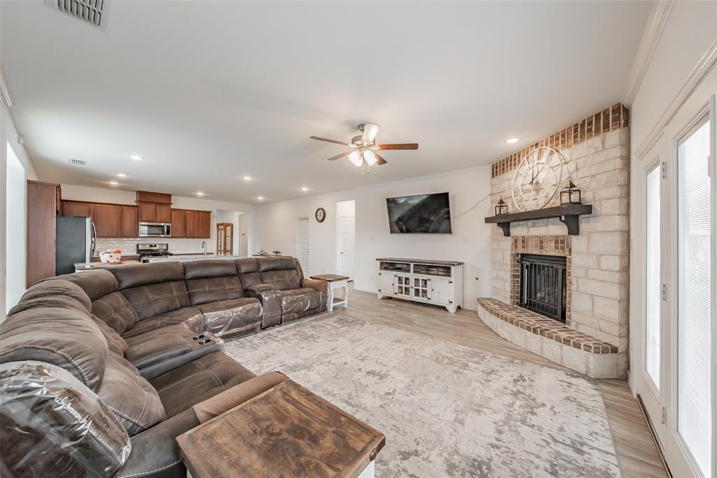 1446 White Water Way Property Photo 4