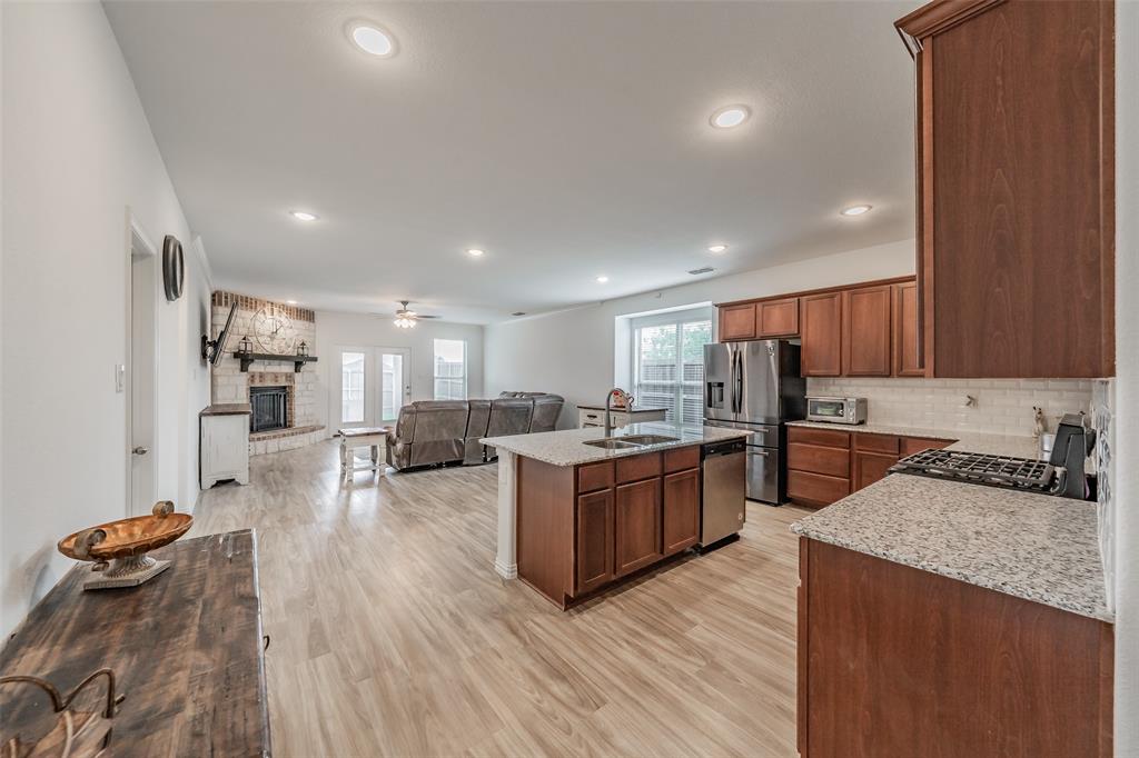 1446 White Water Way Property Photo 8