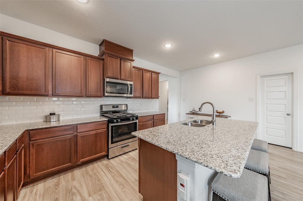 1446 White Water Way Property Photo 13