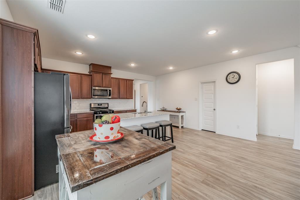 1446 White Water Way Property Photo 14